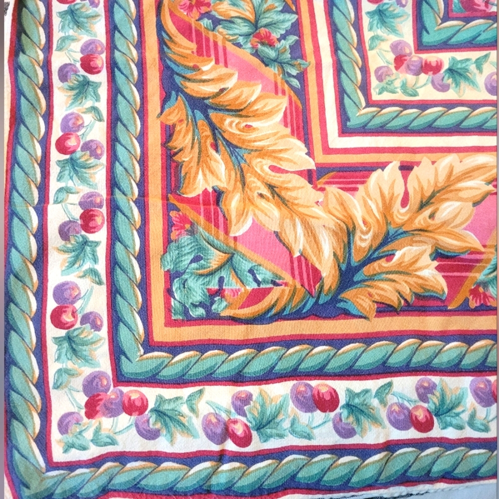 Vintage Floral Multicolor Tablecloth - Picture 7 of 9